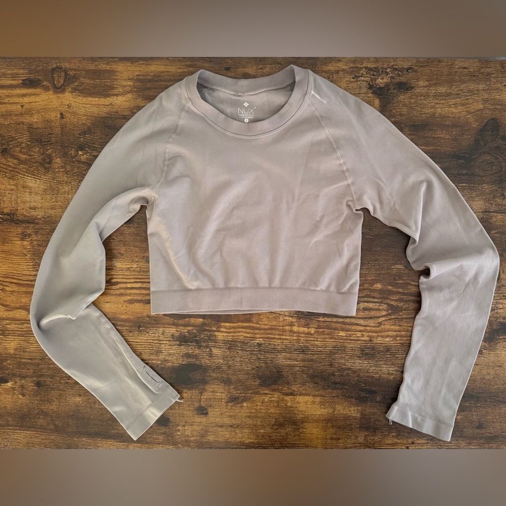 NUX compression Long sleeve crop top in Slate-Size S NWOT